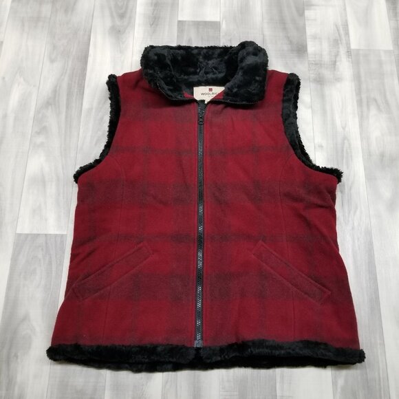 ✅Woolrich Women’s Vest Wool Blend Ruby Plaid Faux Fur Red Black Size MEDIUM - Picture 1 of 11